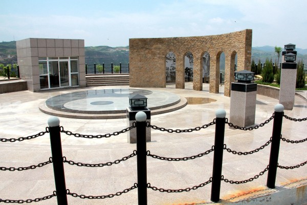 长江黄河那个铁门墩是什么歌