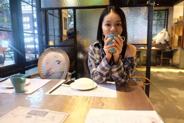 走在成都的街头是什么歌