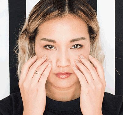 他的肩膀弯的嘴角是什么歌