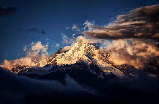 山豪迈冲云霄是什么歌