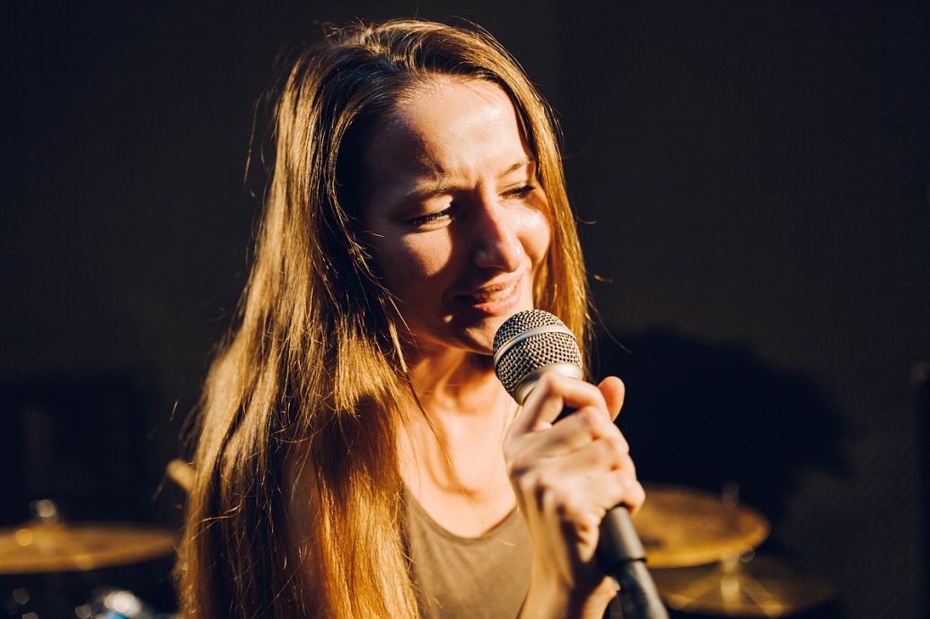 给我一分钟是什么歌