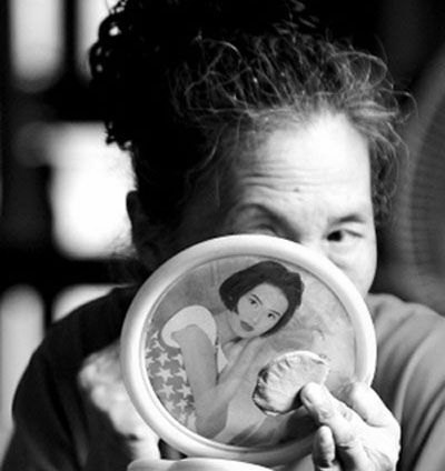 我要对镜贴花黄 是什么歌