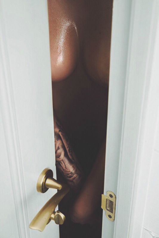 悲哀是真的泪是假的是什么歌