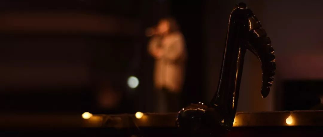 每当夜幕降临的时候是什么歌曲