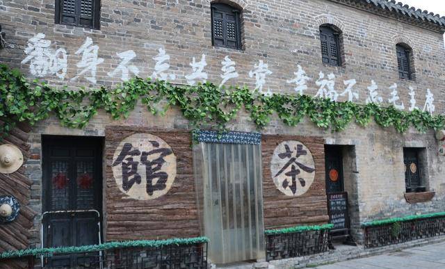 青砖伴瓦漆白马踏新泥什么歌