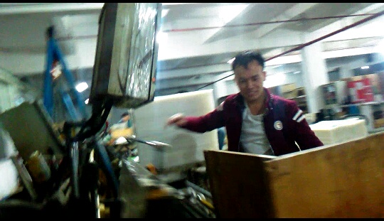 你是不是像我在太阳下低头什么歌