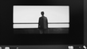 把最初笑容都淡忘是什么歌