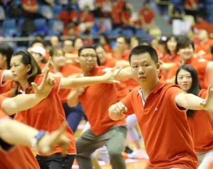 脖子扭扭屁股扭扭什么歌