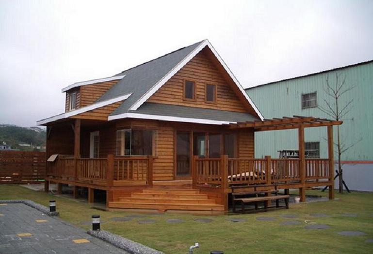 林中小木屋住着女巫是什么歌