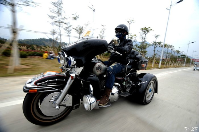 我想骑上我的野摩托是什么歌