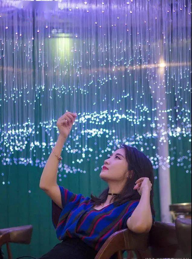 夏天的风轻轻的吹过是什么歌