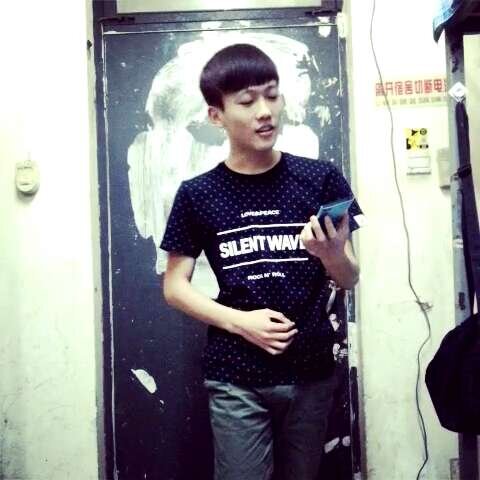 我站在教室门口的小角落是什么歌