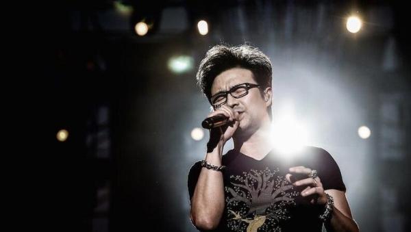 让我们一起摇摆是什么歌