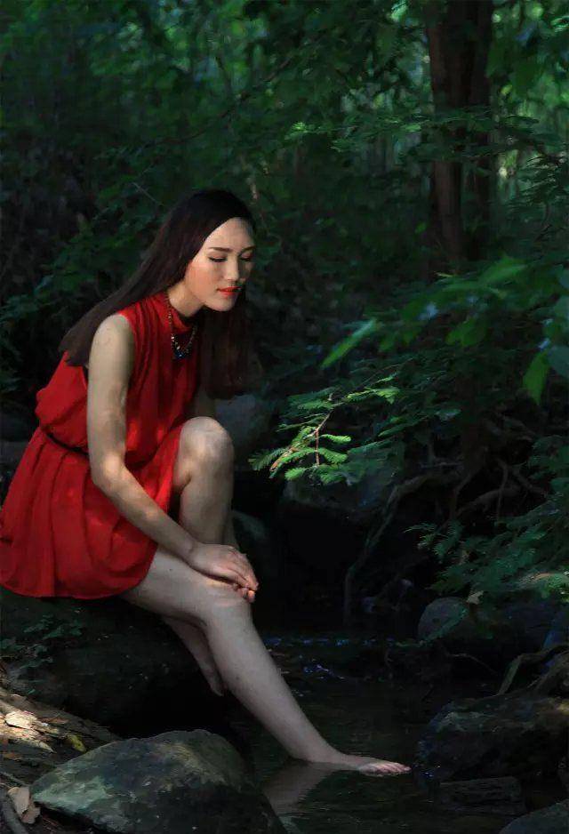 总是乱纷纷一个女人的内心是什么歌