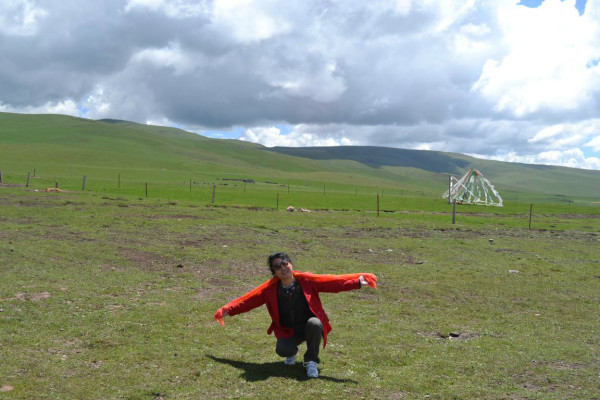 茫茫的草原望不到边是什么歌