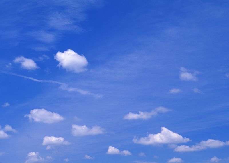 一朵云彩在蓝天上飘过是什么歌曲