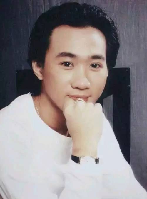 黄家驹天空可见飞鸟是什么歌