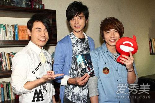 孙燕姿向左向右向前向后是什么歌