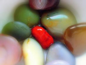 雨儿轻轻飘心儿似火烧是什么歌