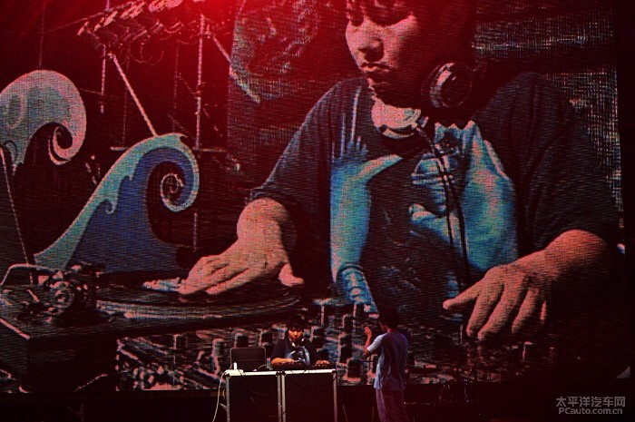 近距离的欣赏近距离的迷茫什么歌