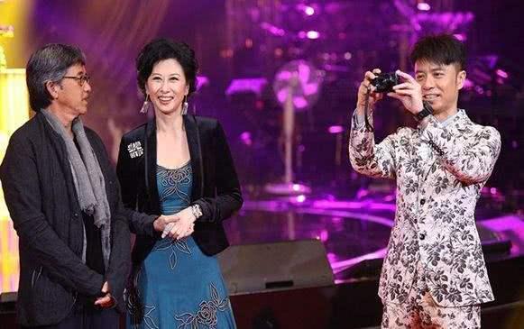 60岁叶倩文演唱会，2022叶倩文跨年演唱