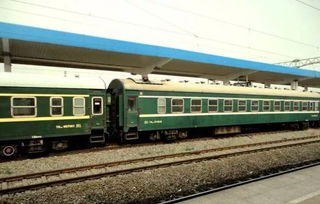 90年代绿皮火车上经常放的歌，火车上经常放的那首优美的曲子