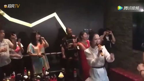 ktv连唱串烧歌曲叫啥名20多分钟,KTV一人一句的歌是什么