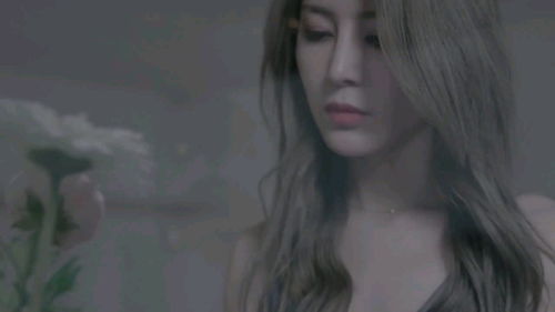 一个女的一直惨叫的歌,一首歌全是啊的惨叫声