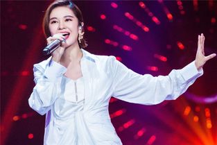 一个女的唱的有车站的歌曲，一个挺火的悲伤歌曲女的唱的