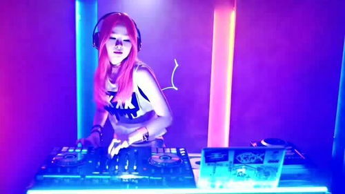 一个女的唱的抖音很火的歌曲，一个女的唱的歌最近比较火