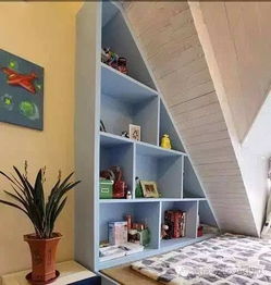 一个人躲在空荡的房间是什么歌，空荡的房间 冰冷的床边