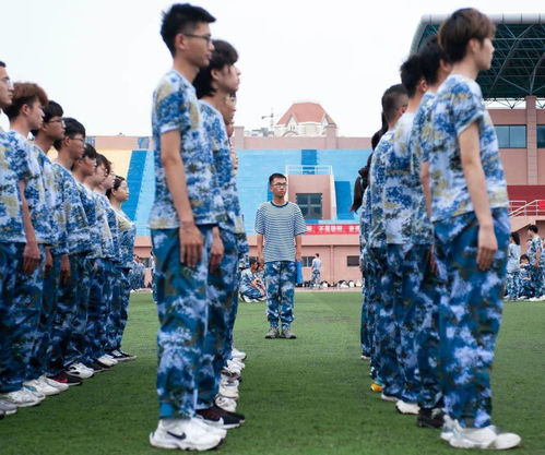 《少年》完整版歌词，少年自有少年狂,身似山河挺脊梁