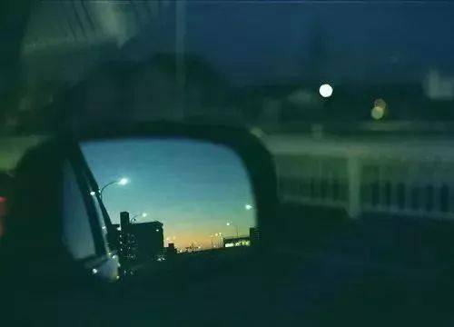 一晃大了一晃老了的歌词，一晃大了一晃老了文案