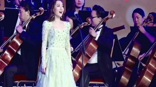 一段女声吟唱啦啦啦啦啦，前奏是一段啦啦啦啦啦啦