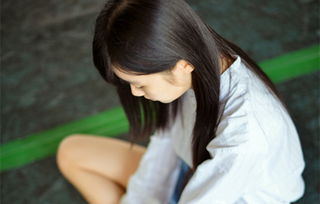 一个女的唱的高潮是三个字的，吧唧吧唧的一进一出是什么歌