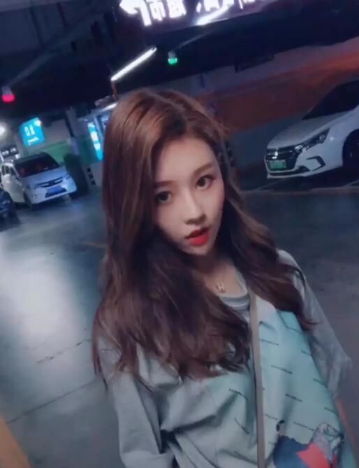 一个小女孩唱的歌很火抖音，最近火的网红小女孩歌曲