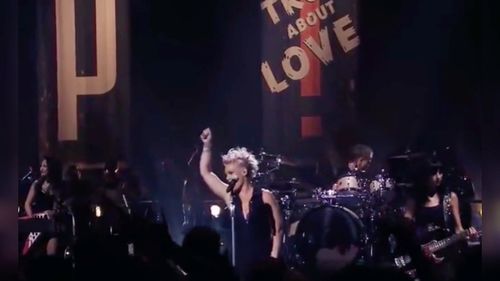 一个很燃的女声bgm一直啊,前奏女声一直啊的一首英文歌