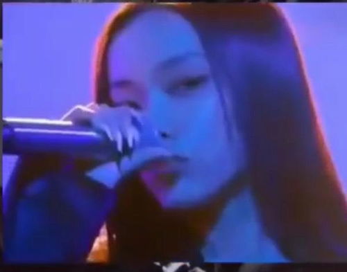 一首歌开头是一个女的尖叫啊，一首歌是女的喘息声是什么歌