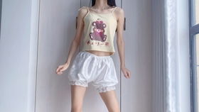 东边的山坡上有两头牛完整版，公牛对母牛原版歌词