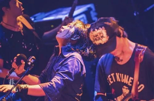 为什么说民谣的尽头是摇滚，玩摇滚的都吸毒吗