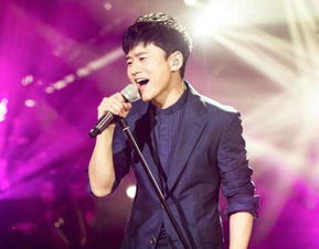 为什么一唱歌嗓子就干,演唱前吃什么能开嗓