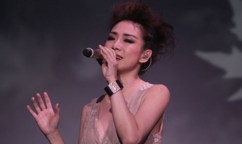 为何受伤的是我歌曲原唱，歌曲《为了谁》歌词