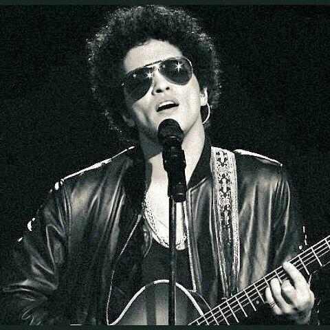 为什么火星哥叫火星哥,火星哥是哪几国混血