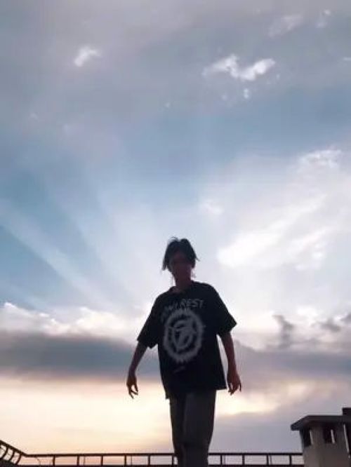 云的心事只有风知道下一句，云的心事风知道的短文案