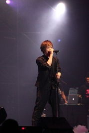 五月天阿信说自己是中国人,阿信为什么喜欢穿屁帘