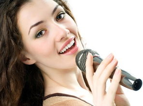 五音不全用什么声卡唱出好听，两步教你改掉用喉咙发声