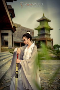 仗剑走天涯唯美诗句，写侠女仗剑的诗词