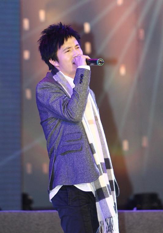 他只是经过原版是谁唱的，他只是来过歌曲