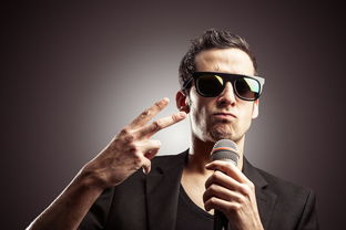 会唱歌的男人有多迷人啊，唱歌很深情很投入的男人