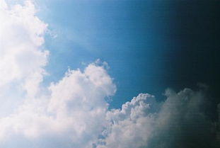 你是我心中最美的云彩歌词，天边走来一片片云彩什么歌